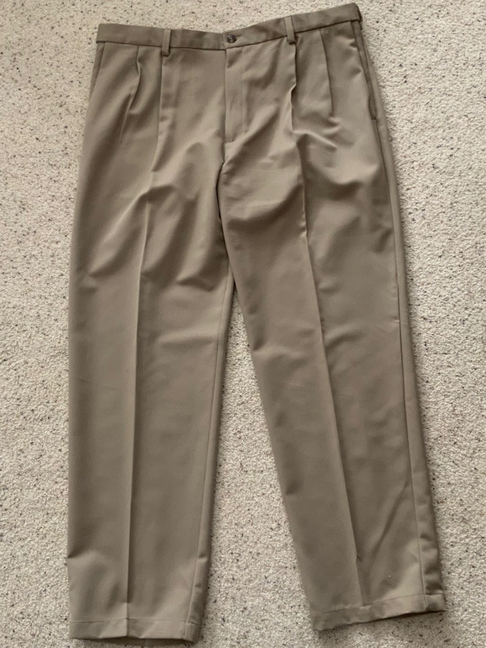 Haggar Mens Pleated Pants, 38W x 32L, Khaki Tan
